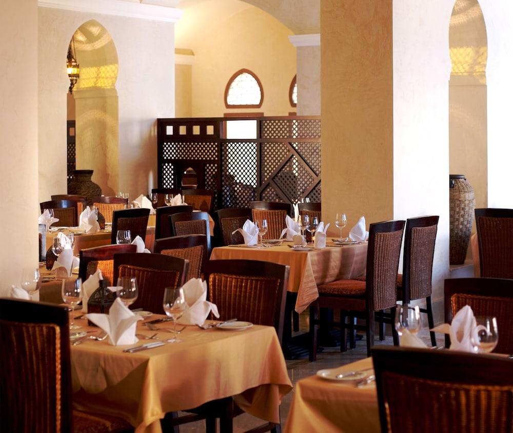 Miramar Al Aqah Beach Resort Extérieur photo The restaurant
