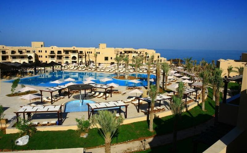 Miramar Al Aqah Beach Resort Extérieur photo The resort's main pool