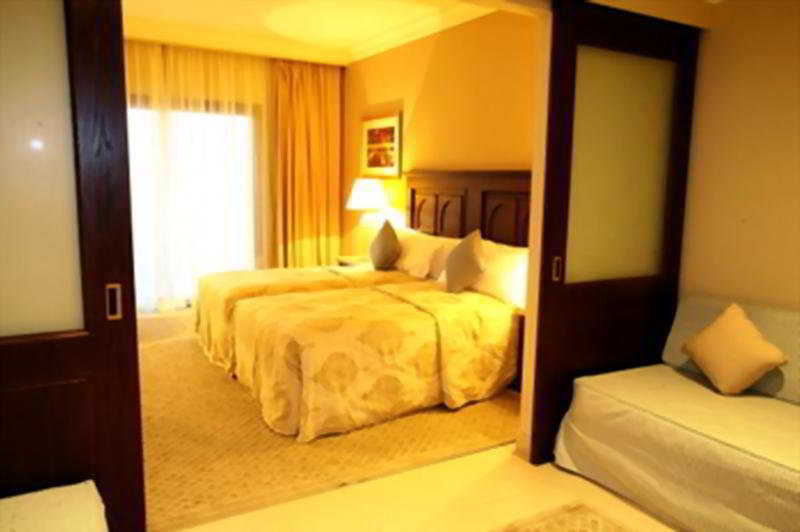 Miramar Al Aqah Beach Resort Extérieur photo A bedroom at the hotel