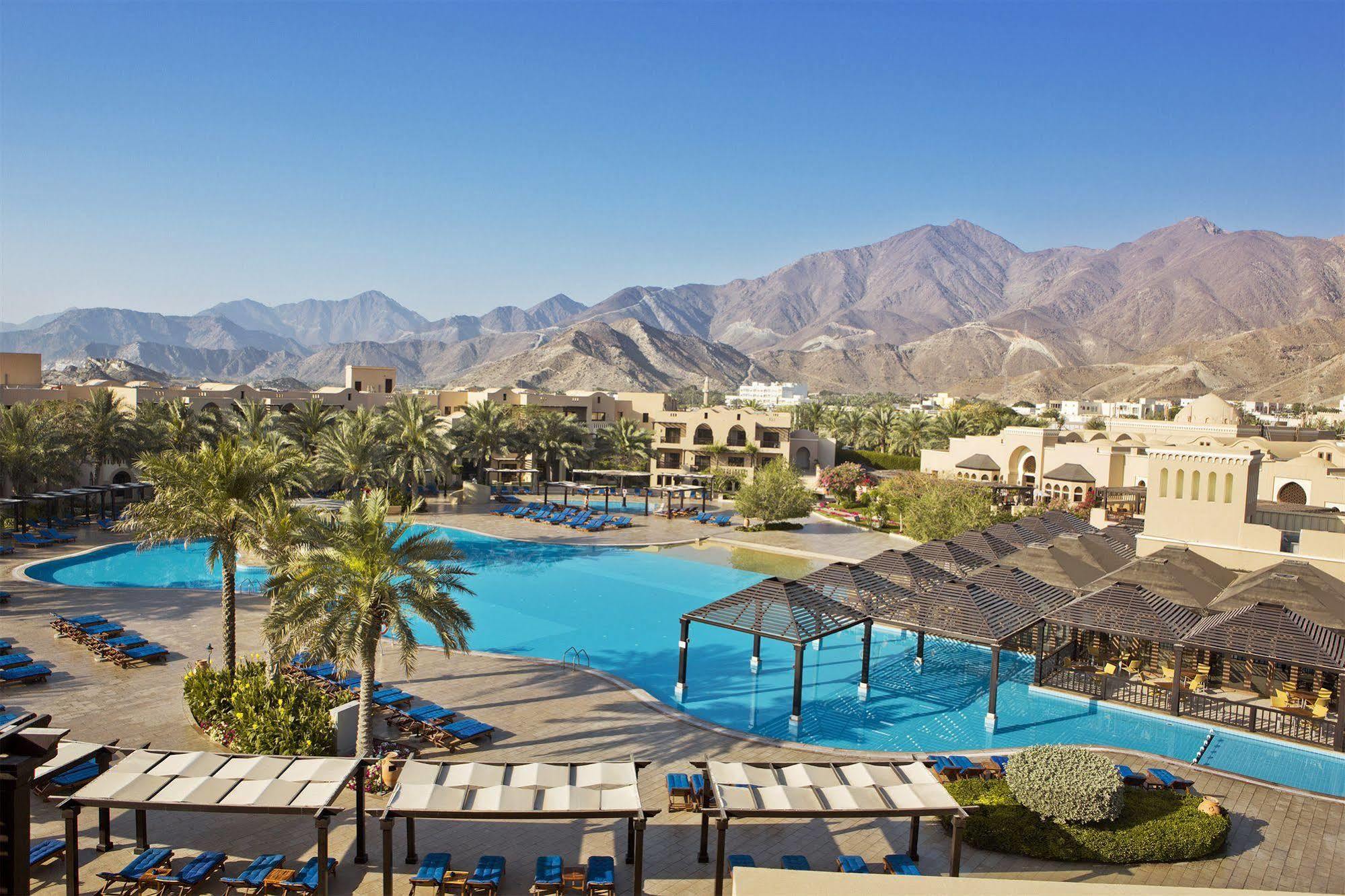 Miramar Al Aqah Beach Resort Extérieur photo The pool at the resort