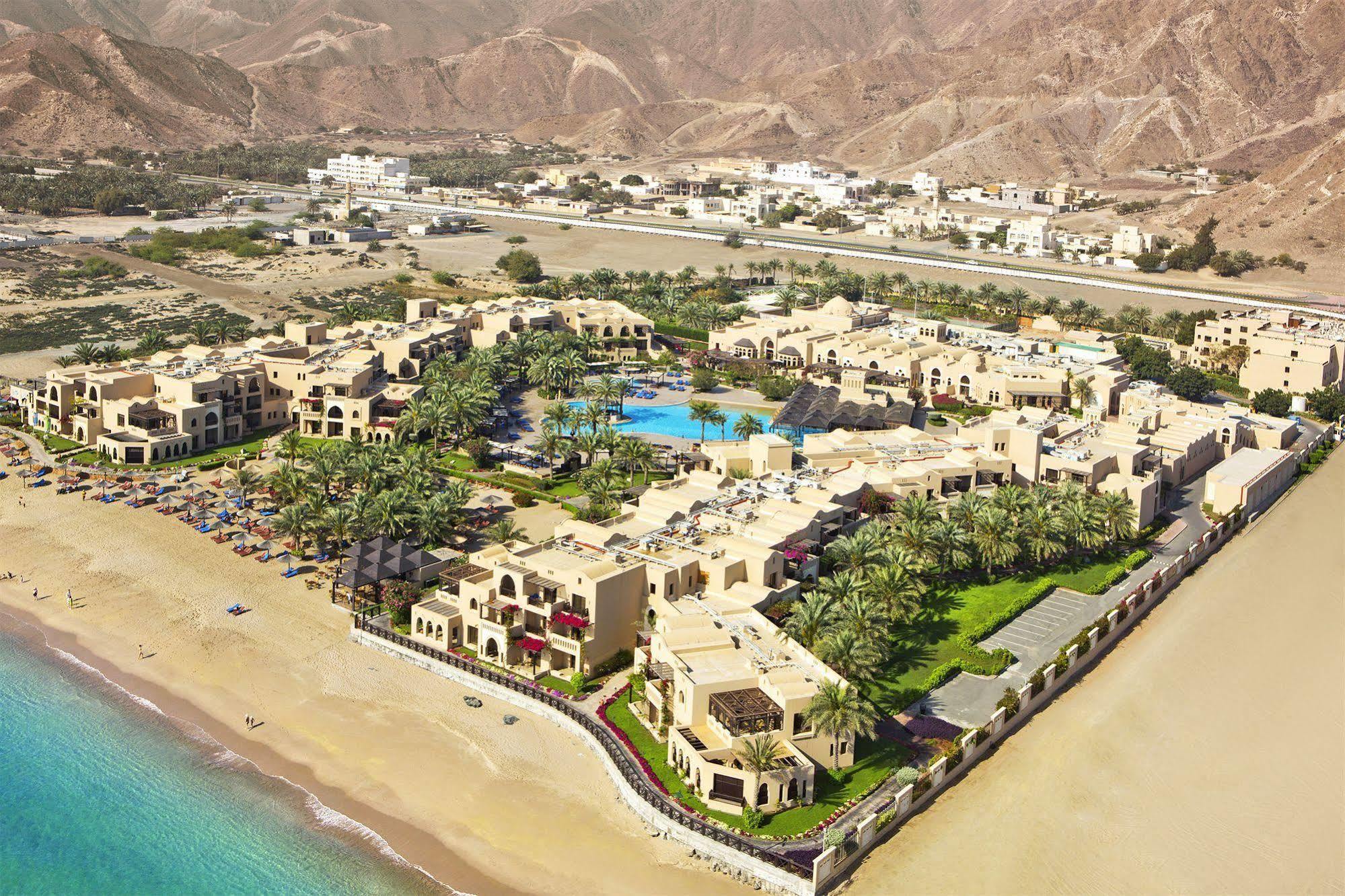 Miramar Al Aqah Beach Resort Extérieur photo Aerial view of the resort