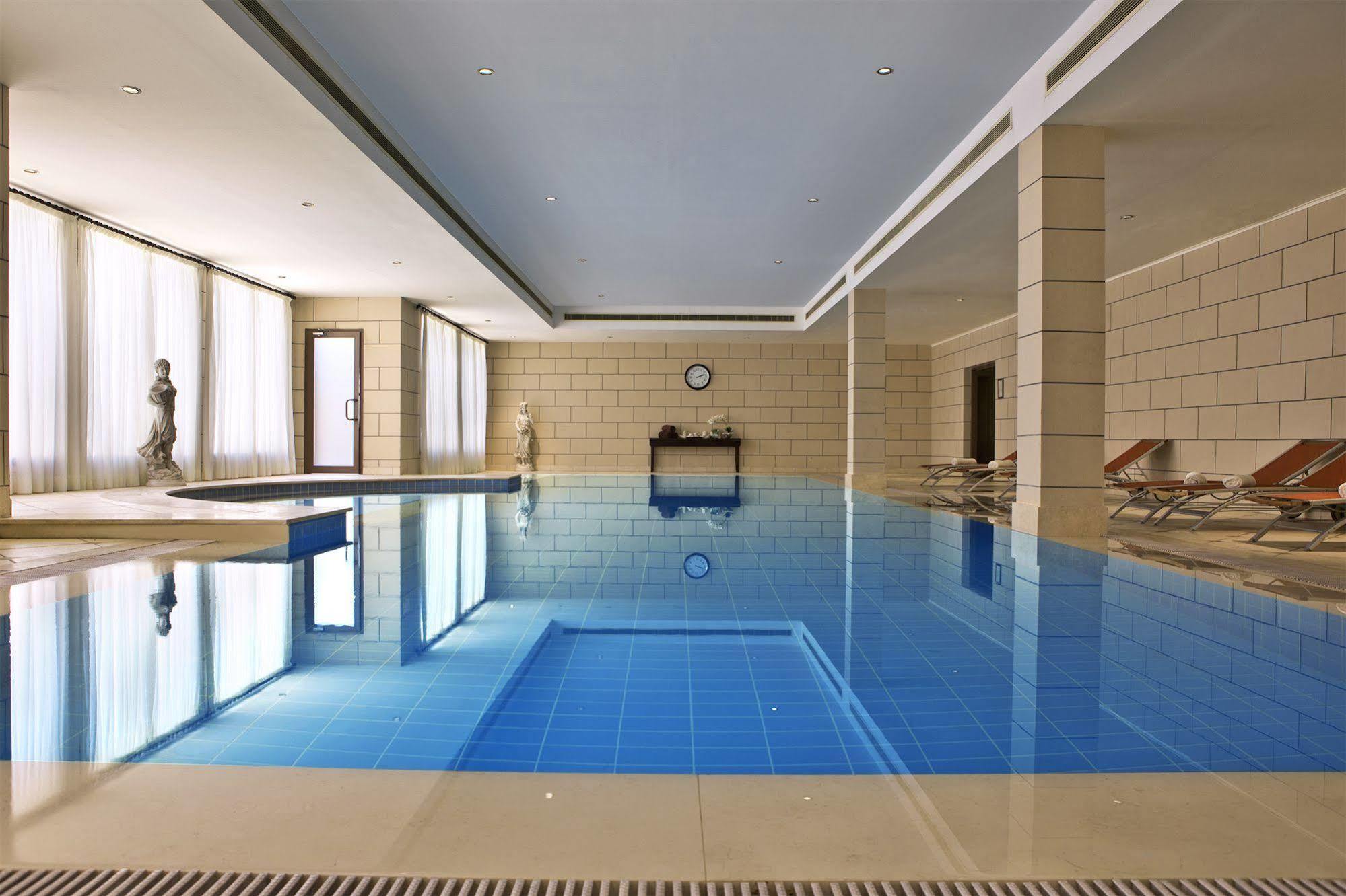 Miramar Al Aqah Beach Resort Extérieur photo The pool at the Mandarin Oriental, Munich