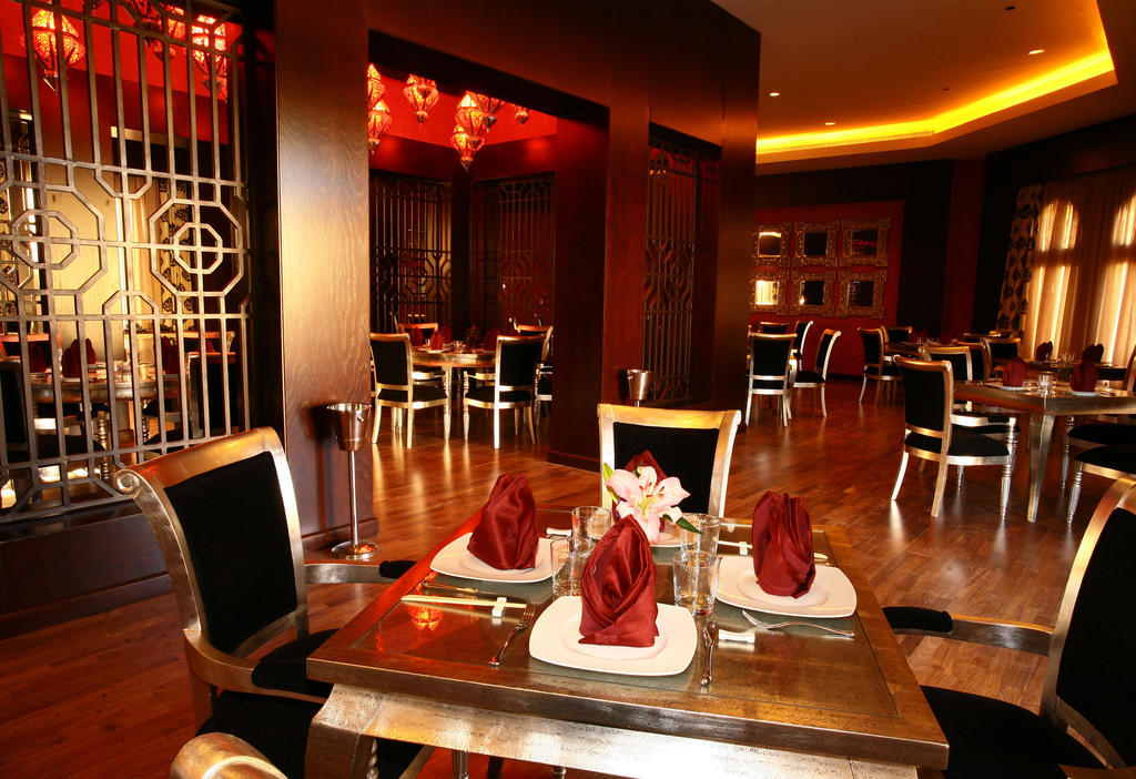 Miramar Al Aqah Beach Resort Extérieur photo The interior of the restaurant