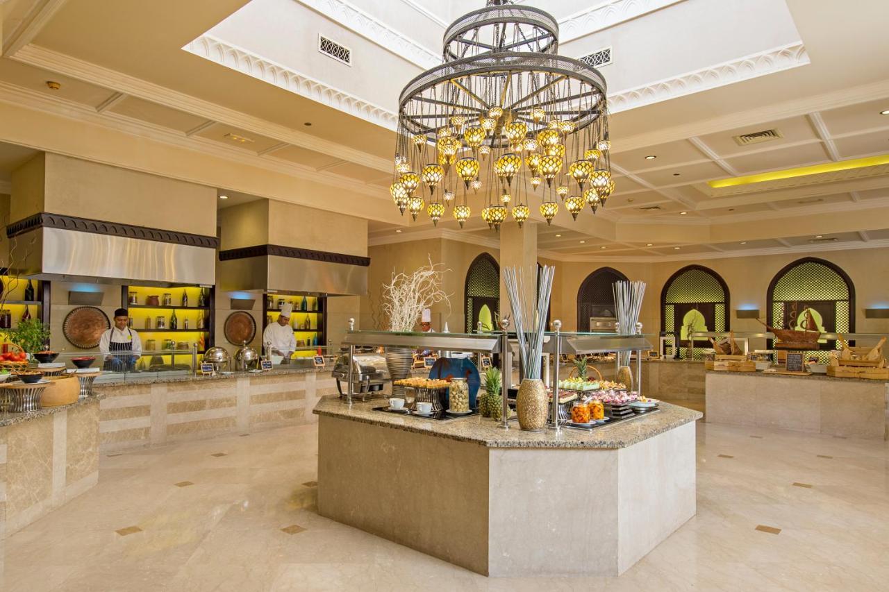 Miramar Al Aqah Beach Resort Extérieur photo The buffet at the hotel