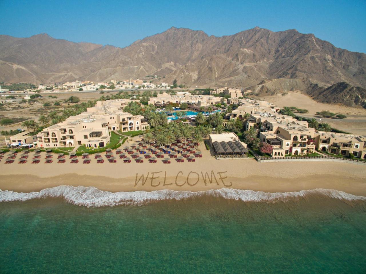 Miramar Al Aqah Beach Resort Extérieur photo The beach at the resort